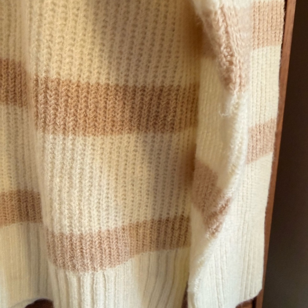 American Eagle Outfitters | Stripped Cream and Tan - Picture 8 of 10